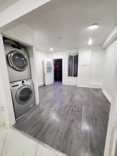 4 ½ Rénové à Verdun – 2 Chambres Fermées, Balcons, Métro a pied!