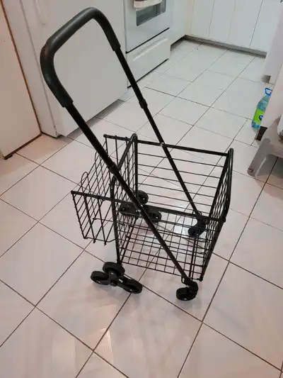 chariot neuf dimension 12 pouce par 14 pouce 30.00$ non négociable
