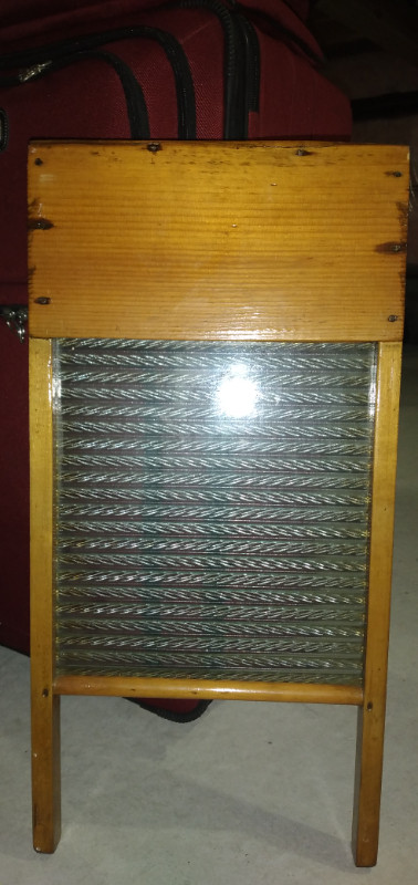 Vintage Economy Glass Washboard in Arts & Collectibles in Barrie - Image 3