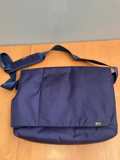 Case Logic iPad laptop messenger bag 14.5 inch , View more
