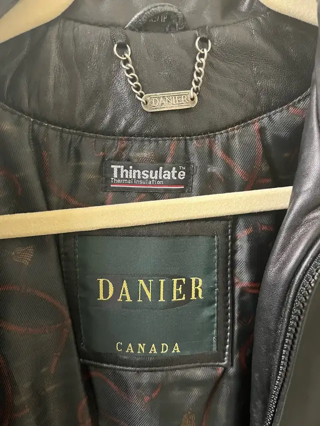 Vintage Danier Women’s Black Leather Jacket in Women's - Tops & Outerwear in Mississauga / Peel Region - Image 4