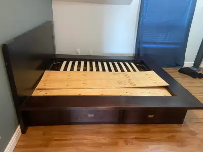 selling this queen size bed, View more
