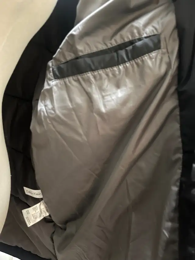 Calvin Klein Men's Black Puffer Jacket With Bib Detail sz L in Men's in Mississauga / Peel Region - Image 10