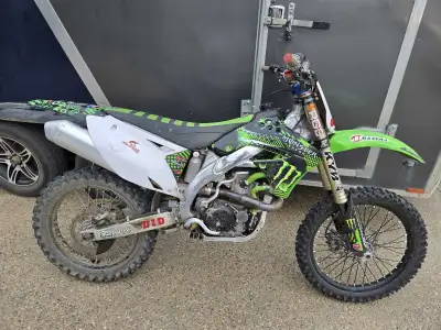 2009 Kawasaki kx450f, fuel injected, kick start, starts 1st or 2nd kick, runs great, good front tire...
