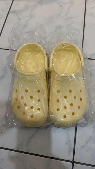 Crocs Classic Clogs – Light Yellow, View more