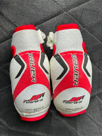 Bauer junior elbow pads. Size small.