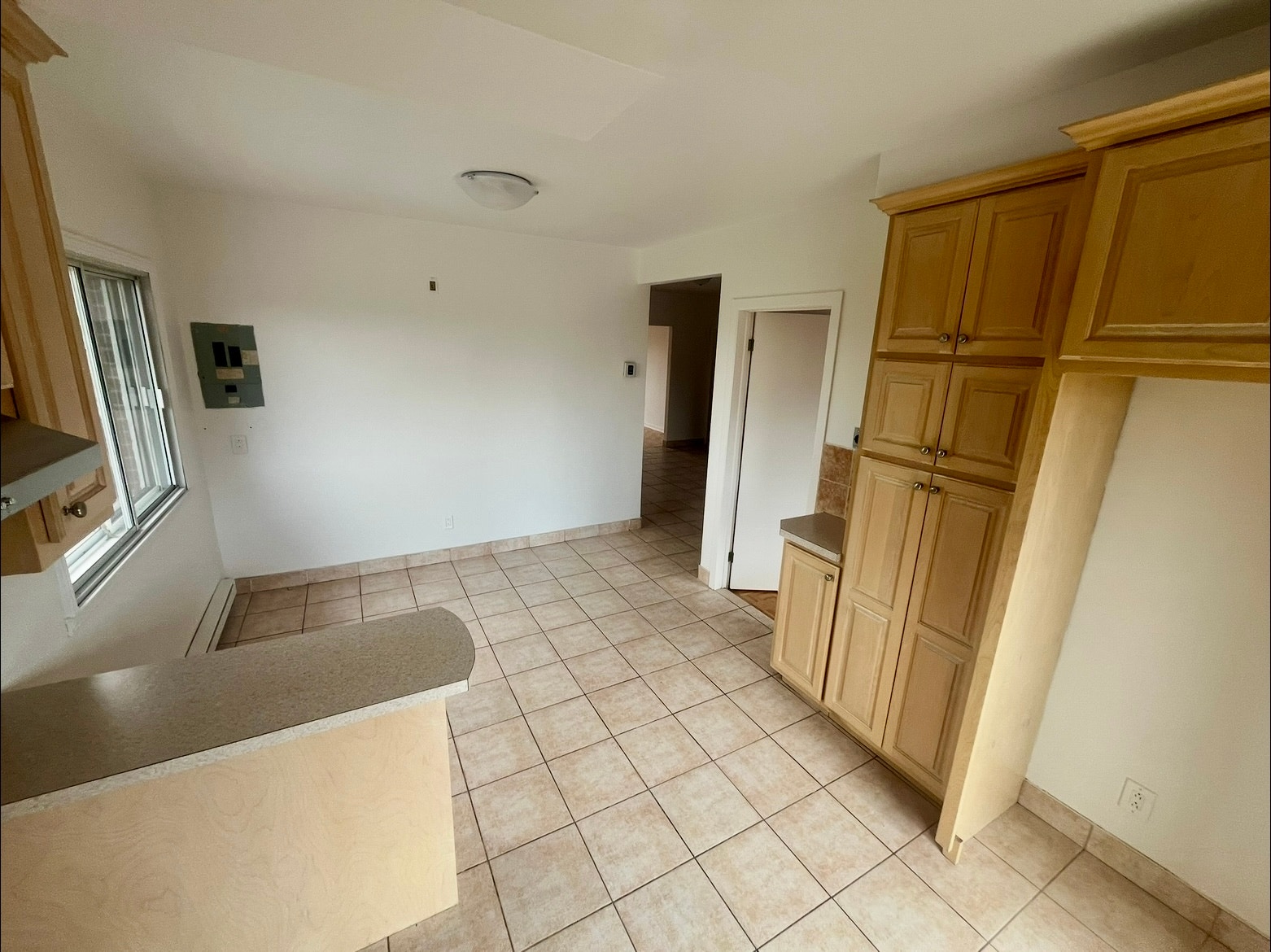 6 1/2 Large Apartment St-Leonard rue Belanger — photo 3