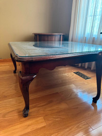 Estate sale! Mahogany coffee & end tables & two lamps