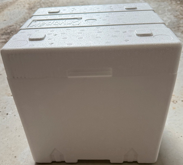 Cryopak Styrofoam Cooler with 4 Gel Ice-Packs in Outdoor Tools & Storage in Woodstock - Image 2