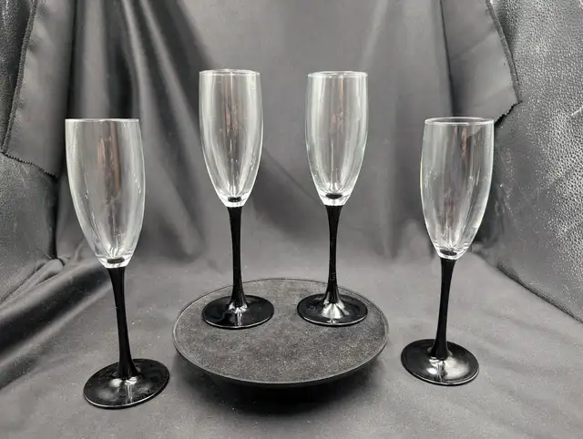Luminarc Domino Black Stemmed Champagne Flutes Set of 4 in Kitchen & Dining Wares in Calgary - Image 2