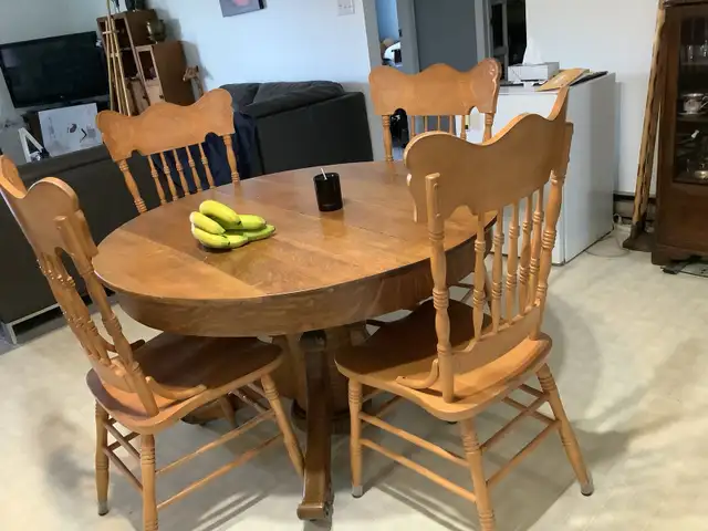 Table antique in Dining Tables & Sets in Laurentides - Image 2