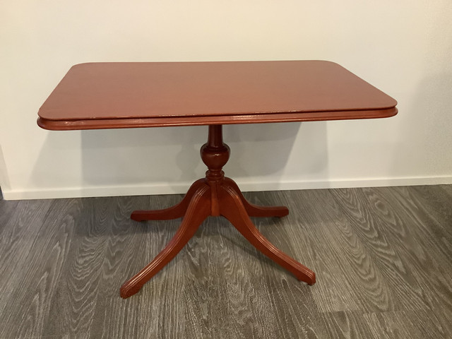 Table basse en bois teint dans Articles multiples  à Longueuil/Rive Sud