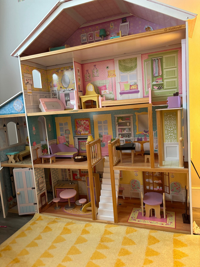 Kid Kraft Dollhouse in Toys & Games in City of Toronto