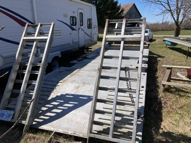 Selling 28' 5th wheel flat bed beavertail trailer c/w 9ton winch in Cargo & Utility Trailers in Hamilton - Image 11