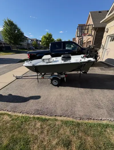 Pelican Predator fishing boat Minn Kota Traxxis trolling motor Trailer included 2 trolling motor bat...