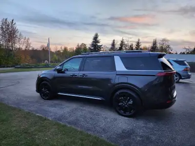 2024 Kia Carnival SX | Family Luxury Meets Everyday Practicality! One Owner, Low Kilometers . Lookin...