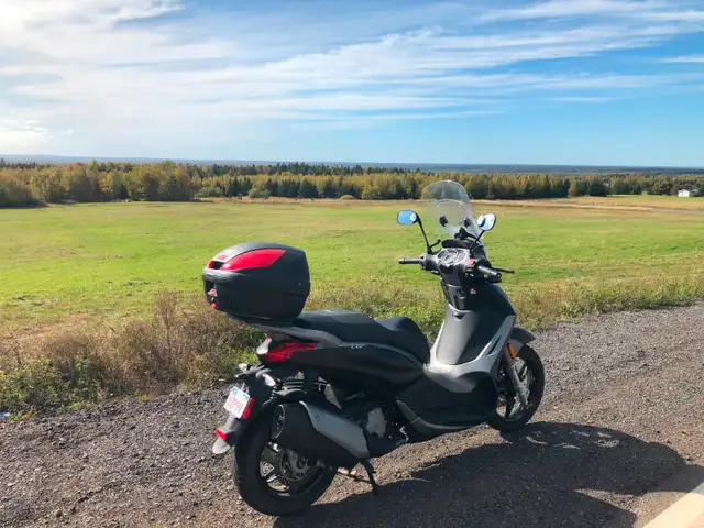 2016 PIAGGIO BV-350 MAXI SCOOTER in Scooters & Pocket Bikes in Moncton - Image 6
