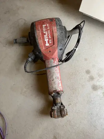 It’s HILTI! Exceptionally powerful breaker for heavy-duty concrete demolition, asphalt cutting, eart...