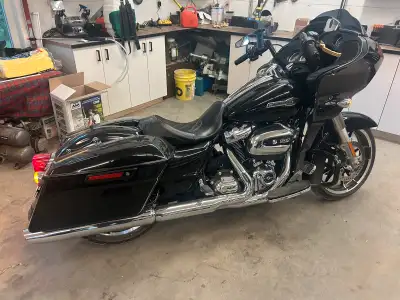 2022 Harley Road Glide 107. Approx 8000km and counting