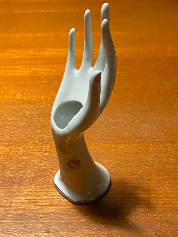 MAIN BIBELOT PETIT VASE EN CÉRAMIQUE  
HAND POTTERY VINTAGE VASE628643630675221225