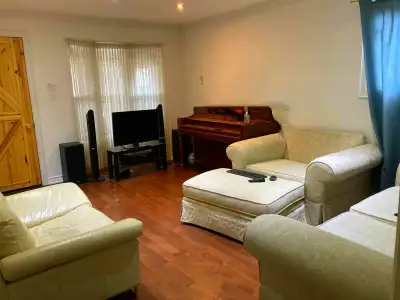 Two private bedrooms in main floor on Brimley/Steel for rent