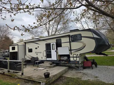 2017 Salem Hemisphere Lite 356QBQ – 42’ Fifth Wheel Spacious, family-friendly, and ready for your ne...
