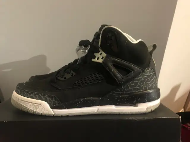Air Jordan Spizike Oreo -7y in Men's Shoes in City of Toronto - Image 4
