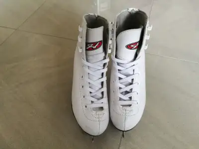 Girl’s skates, View more