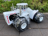 1/16 BIG BUD 16V-747 900HP Farm Toy Tractor