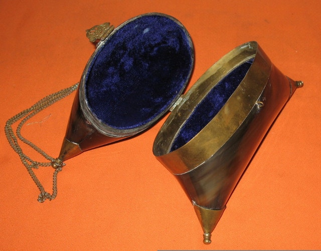 Ladies /Men`s Flashy Style Purse. May Be BakeliteRhino Horn ?? Arts & Collectibles Edmonton