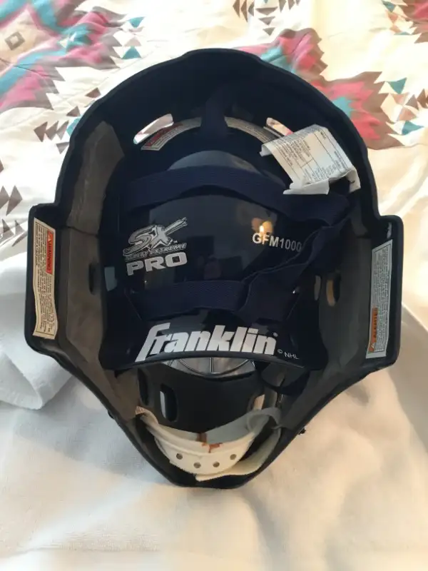 Toronto Maple Leaf Franklin Extreme Pro GFM 1000 Goalie Mask in Hockey in City of Toronto - Image 4