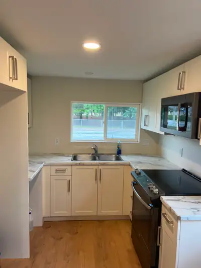 1 Bedroom house for rent recently renovated. Cozy for 1 person or a couple. Parking and storage room...