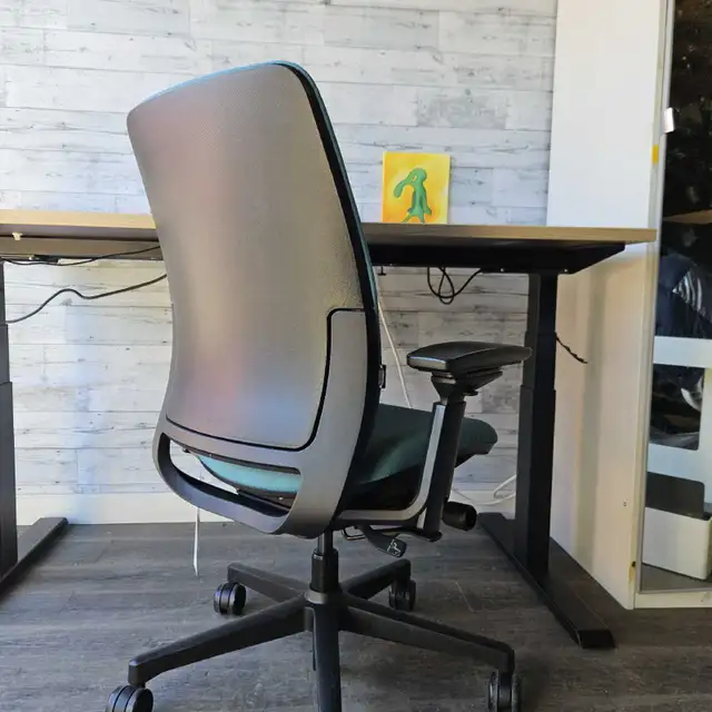 Steelcase Amia ergonomic office chair FREE DELIVERY in Chairs & Recliners in City of Toronto - Image 5