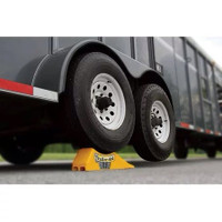 Trailer aid tire changing ramp.