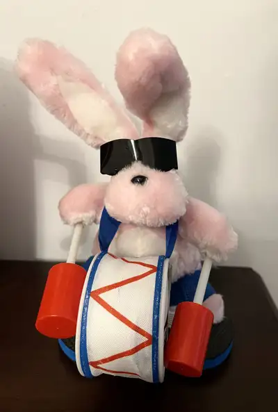 ENERGIZER BUNNY Vintage Pink Drum Flip-Flop Sunglasses Plush, View more