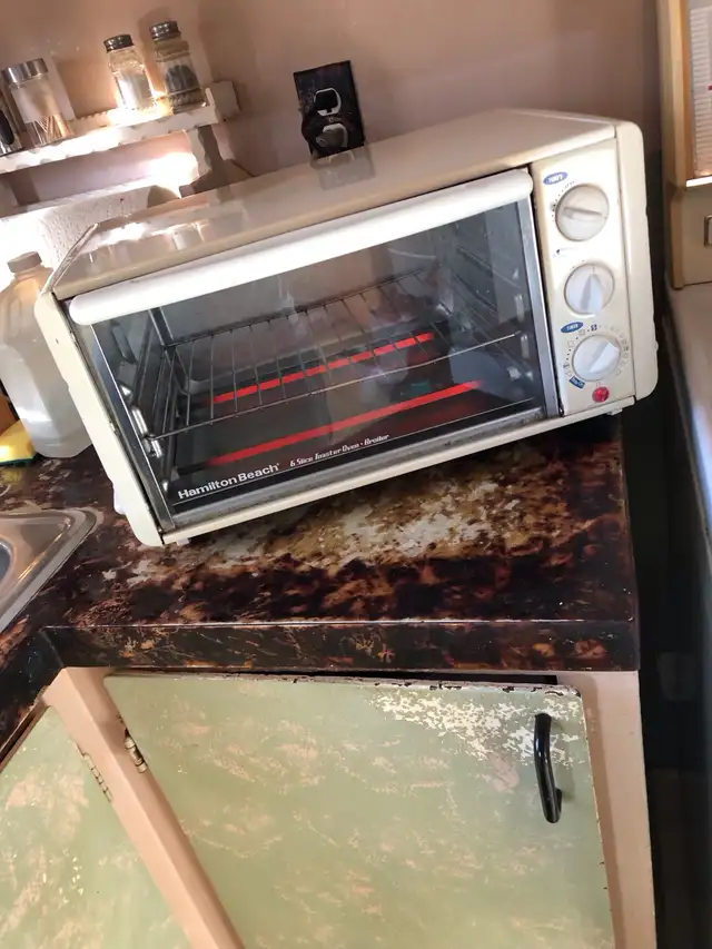 four grille pain,6 tranches Hamilton Beach  in Toasters & Toaster Ovens in Longueuil / South Shore - Image 2