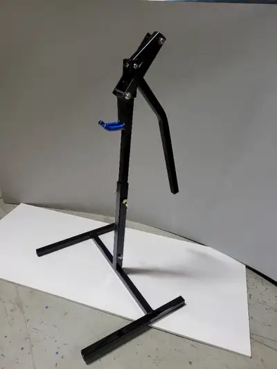 Snowmobile lifter for sale. Can be shipped at buyers expense. Tags Ski-doo, Polaris, Arctic Cat, Yam...