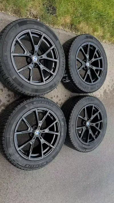 BMW X5 BMW X6 Original rims with winter tires. Fits for BMW E70, E71 and F15 ,F16 . Tires and Fender...