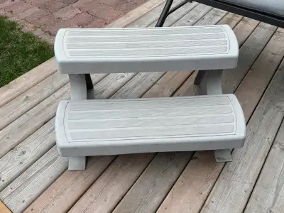 Pick up in Southwood. Cash only please. This is a used hot tub step in good condition, perfect for e...