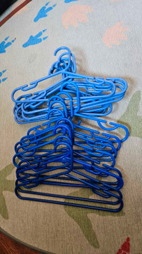 Kids hangers blue 22