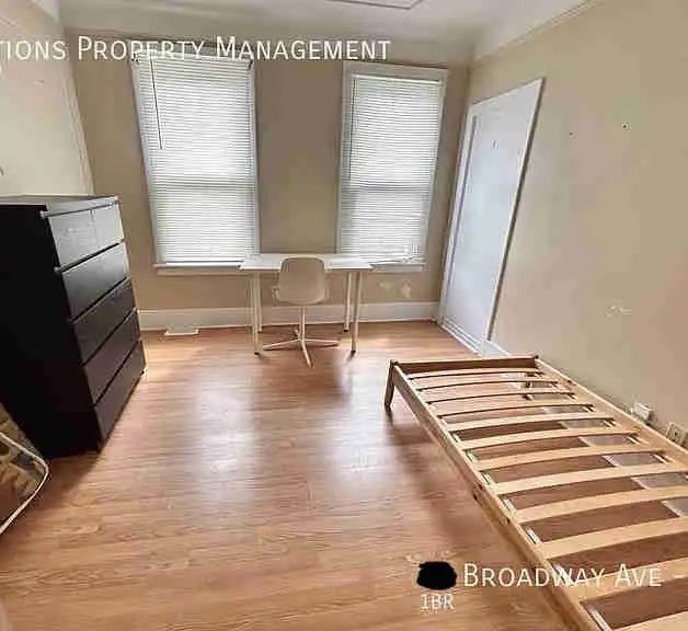 LARGE 1 BDRM SUMMER SUBLET STEPS AWAY FROM CAMPUS (negotiable)