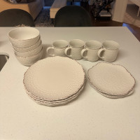 Wayfair dinerware set bowls plates mugs (pick up Yonge & Bloor)