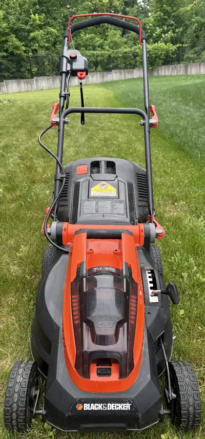 Lawn mower Black&Decker battery powered, View more