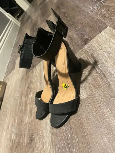 black heels, lightly used, roughly 3-4inches, size 9