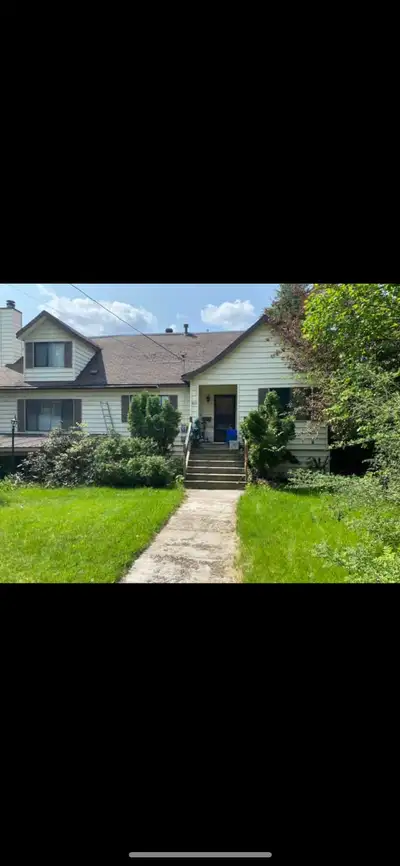 Hi room for rent furnished in beautiful Warfield. Mini fridge and wifi included.Utilities included....