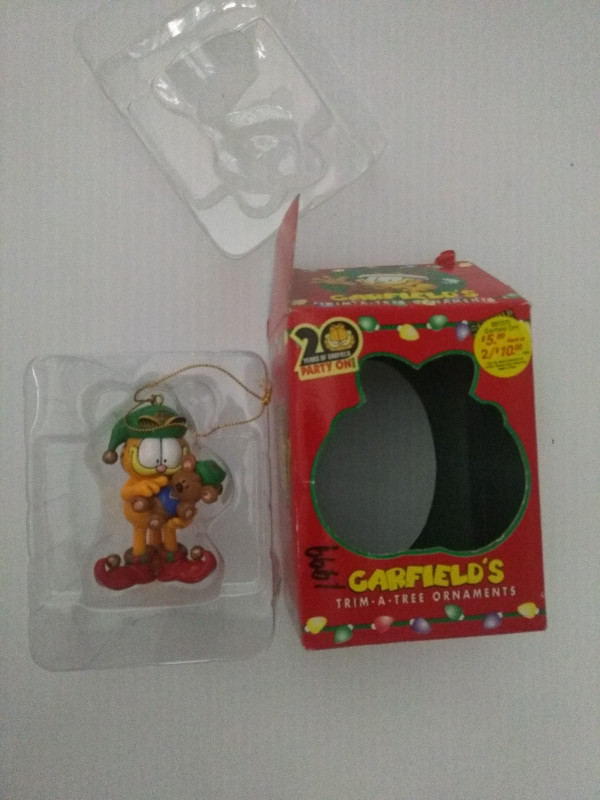 Christmas Ornament: Garfield Elf with Pookie Bear 1996 in Holiday, Event & Seasonal in Cambridge