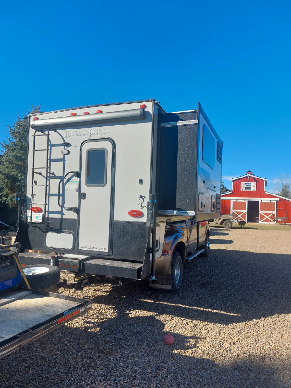 Truck Camper with slide in Travel Trailers & Campers in Swift Current - Image 4