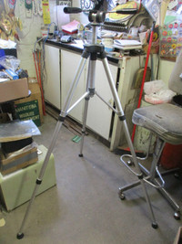 VINTAGE BELL & HOWELL CAMERA EXTENTION TRI-POD STAND $30 EXCEL++