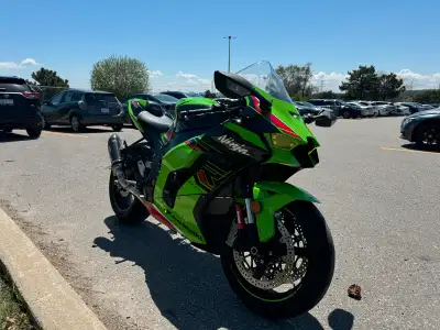 2023 Kawasaki ZX-10R KRT Edition – Low Miles, Well-Modified,clean title. Great daily bike Mileage: 2...