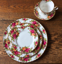 Vintage Old Country Roses 5 pc place setting.